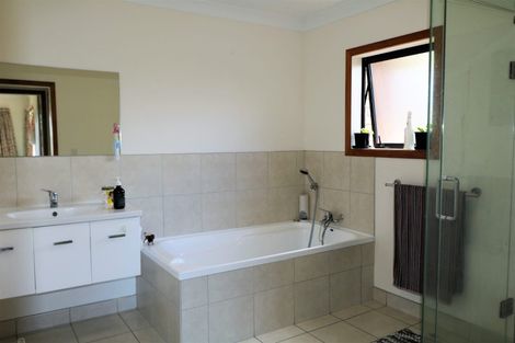 Photo of property in 70 Kirton Drive, Riverstone Terraces, Upper Hutt, 5018