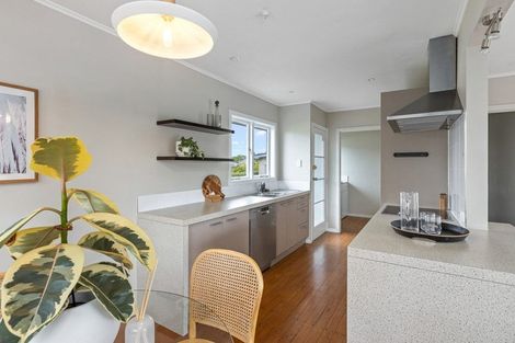 Photo of property in 12 London Street, Te Atatu Peninsula, Auckland, 0610