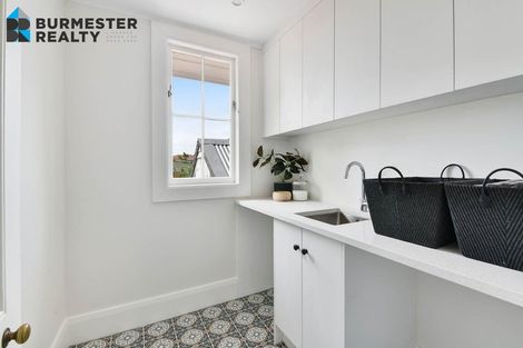 Photo of property in 5 Porter Crescent, Helensville, 0800