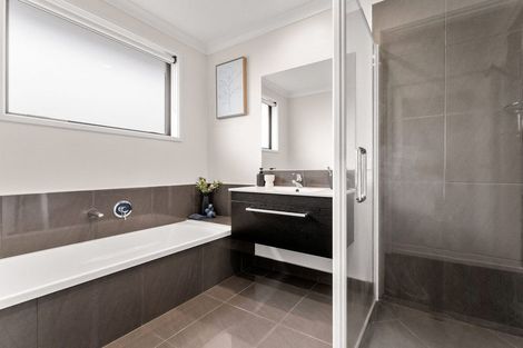 Photo of property in 39 Ballintoy Park Drive, Welcome Bay, Tauranga, 3175