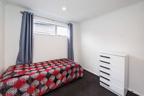 Photo of property in 56 Exeter Crescent, Takaro, Palmerston North, 4412