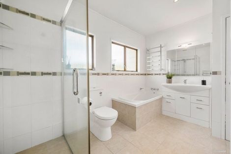 Photo of property in 2/33 Glenvar Road, Torbay, Auckland, 0630