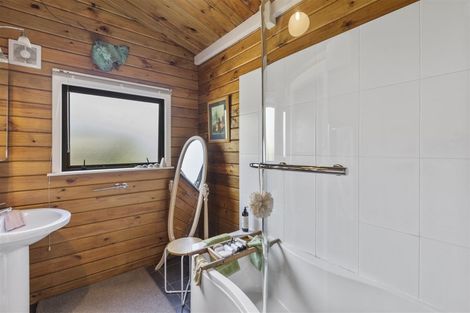 Photo of property in 22 Kathy Terrace, Stanmore Bay, Whangaparaoa, 0932