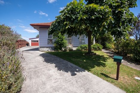 Photo of property in 44 Hillcrest Drive, Kelvin Grove, Palmerston North, 4414