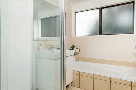 Photo of property in 12 Halloran Place, Massey, Auckland, 0614