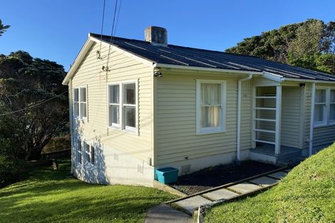 Photo of property in 100 Sidlaw Street, Strathmore Park, Wellington, 6022