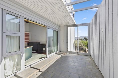 Photo of property in Beauport Apartments, 30u2 The Crescent, Roseneath, Wellington, 6011