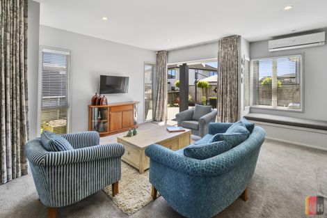 Photo of property in 2 Portofino Point, Karaka, Papakura, 2113