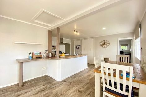 Photo of property in 98 Glenpark Avenue, Frankleigh Park, New Plymouth, 4310