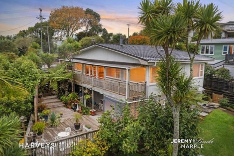 Photo of property in 12 Highland Avenue, Titirangi, Auckland, 0604