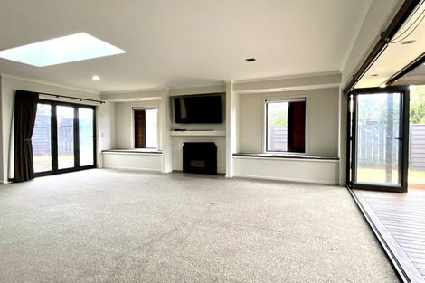 Photo of property in 2 Shaun Close, Papamoa Beach, Papamoa, 3118