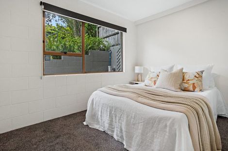 Photo of property in 1/43 Seaton Road, Murrays Bay, Auckland, 0630