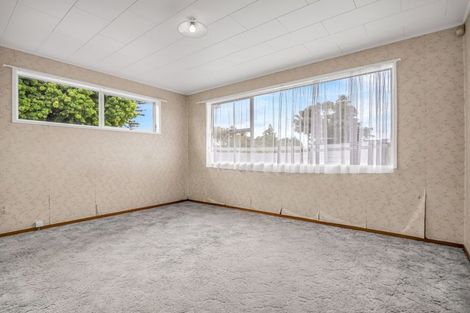 Photo of property in 28 Eyre Street, Henderson, Auckland, 0612