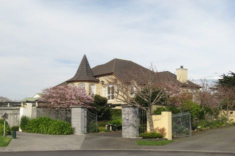 Photo of property in 23 Kinross Drive, Merrilands, New Plymouth, 4312