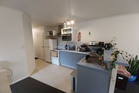 Photo of property in 64 Newlands Road, Newlands, Wellington, 6037