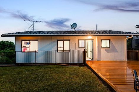 Photo of property in 59 Reynella Drive, Massey, Auckland, 0614