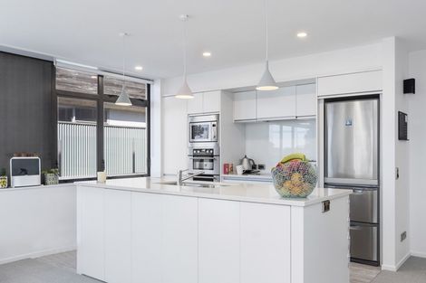 Photo of property in 2/48 Marine Parade, Mount Maunganui, 3116