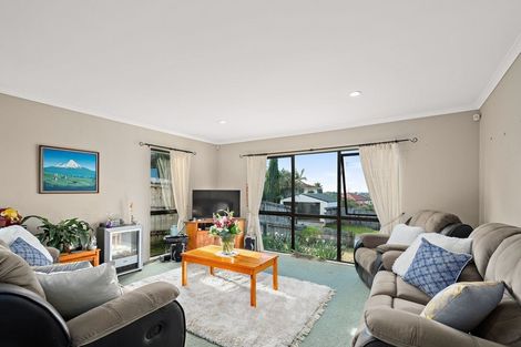 Photo of property in 25 Killygordon Place, Massey, Auckland, 0614