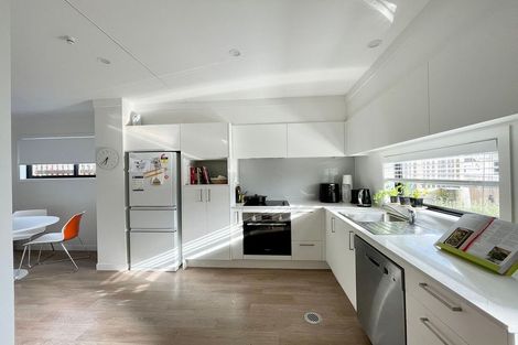 Photo of property in 4/8 James Laurie Street, Henderson, Auckland, 0612