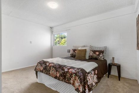 Photo of property in 1/64 Parker Avenue, Titirangi, Auckland, 0604