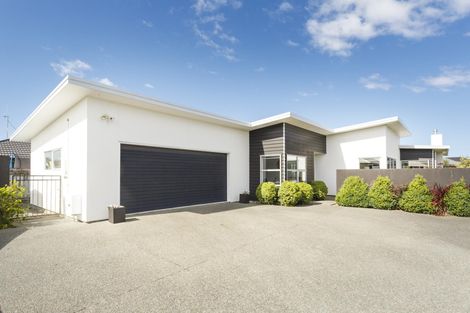 Photo of property in 31 Pegasus Place, Kelvin Grove, Palmerston North, 4414