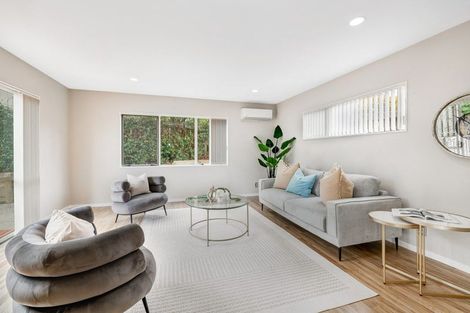 Photo of property in 2/39 Rifleman Rise, Unsworth Heights, Auckland, 0632