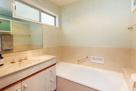 Photo of property in 5 Anaru Place, Awapuni, Palmerston North, 4412