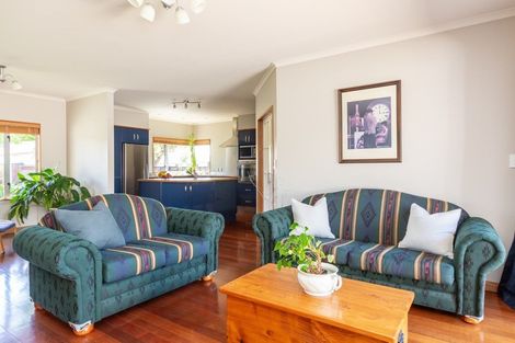 Photo of property in 3 Forbury Way, Taradale, Napier, 4112