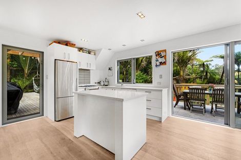 Photo of property in 96 Motutara Road, Muriwai, Waimauku, 0881