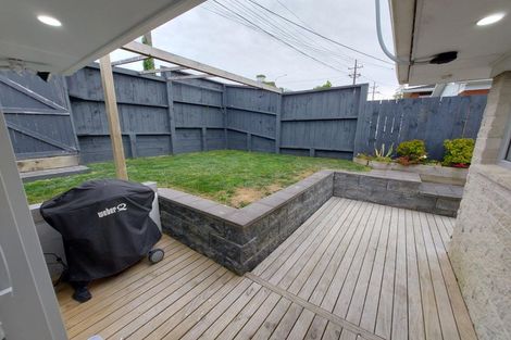 Photo of property in 1/367 Wairau Road, Totara Vale, Auckland, 0629