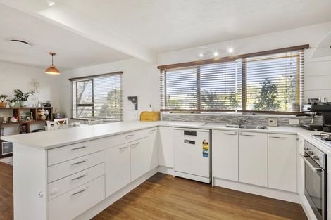 Photo of property in 9 Clifford Road, Johnsonville, Wellington, 6037