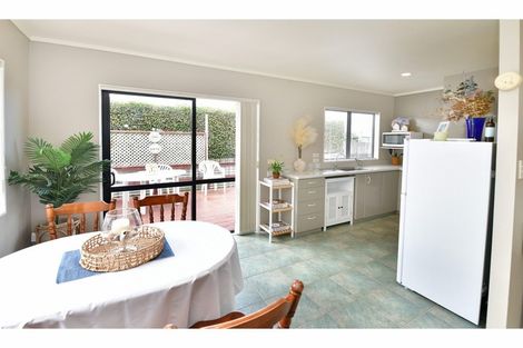 Photo of property in 2/28 Lakeside Drive, Orewa, 0931