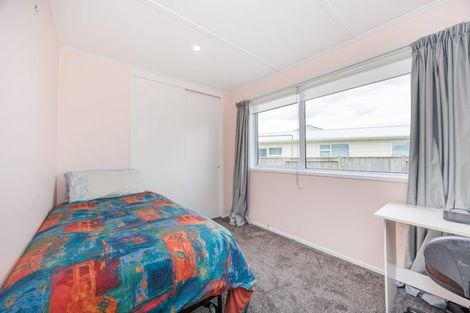 Photo of property in 28 Raglan Avenue, Cloverlea, Palmerston North, 4412