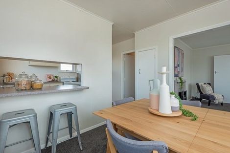 Photo of property in 28 Holdsworth Avenue, Milson, Palmerston North, 4414