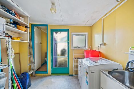 Photo of property in 63 Sea View Road, Baylys Beach, 0377