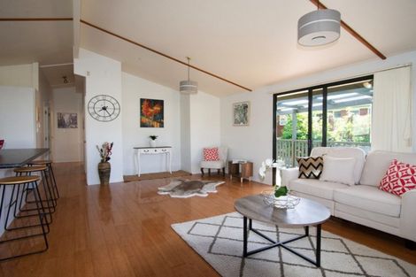 Photo of property in 33a Hutchinson Avenue, New Lynn, Auckland, 0600