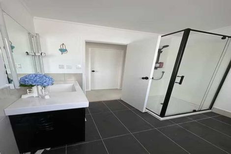 Photo of property in 33 Agincourt Street, Glenfield, Auckland, 0629