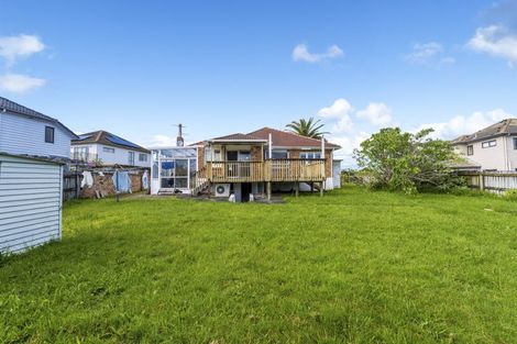 Photo of property in 86 Mcleod Road, Te Atatu South, Auckland, 0610