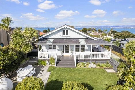 Photo of property in 120 Island Bay Road, Beach Haven, Auckland, 0626