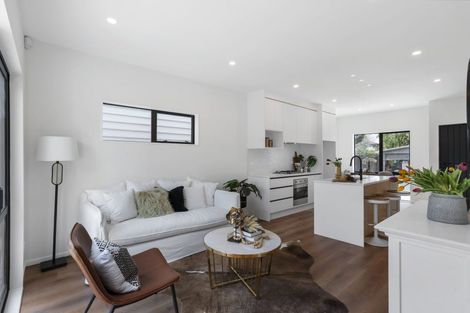 Photo of property in 21b Pipitea Place, Massey, Auckland, 0614