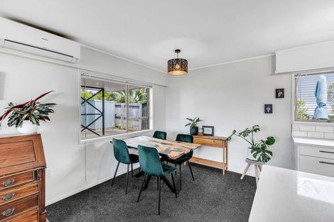 Photo of property in 1 Pleasant Road, Glen Eden, Auckland, 0602