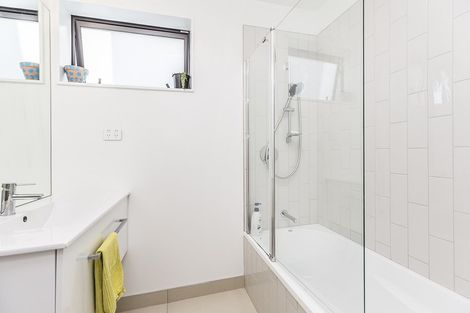 Photo of property in 104u7 Maupuia Road, Maupuia, Wellington, 6022