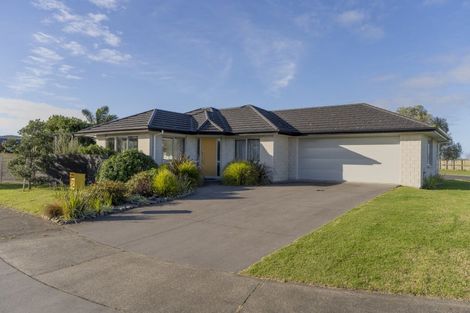 Photo of property in 2 Oscar Place, Whitianga, 3510