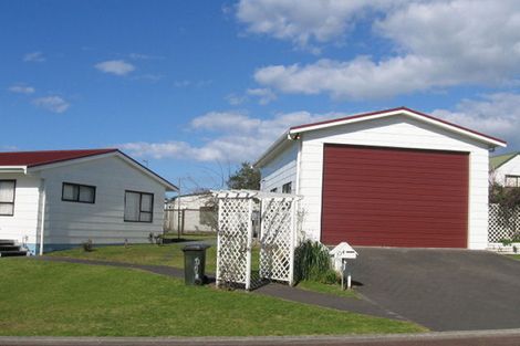 Photo of property in 104 Everitt Crescent, Whangamata, 3620