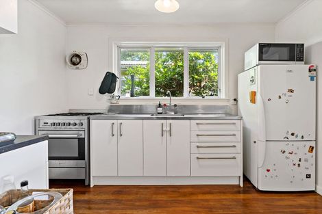 Photo of property in 23 Taipari Road, Te Atatu Peninsula, Auckland, 0610