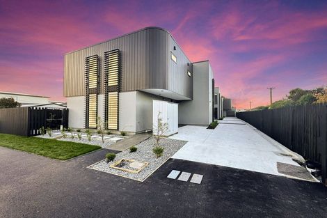 Photo of property in 2/34 Vagues Road, Northcote, Christchurch, 8052