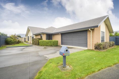 Photo of property in 53 Geneva Terrace, Kelvin Grove, Palmerston North, 4414