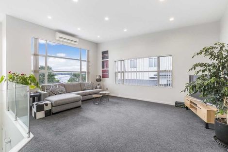 Photo of property in 24 Kittiwake Drive, Schnapper Rock, Auckland, 0632