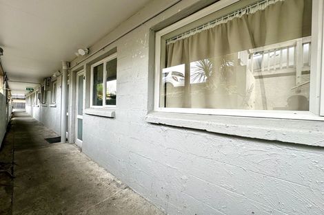 Photo of property in 4/242 Great North Road, Henderson, Auckland, 0612