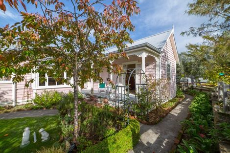 Photo of property in 10 Cotter Street, Greytown, 5712